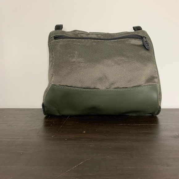 Tumi small travel bag - Picture 2 of 7